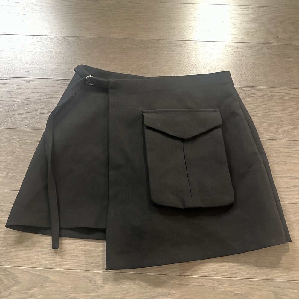 Zara Black Cargo Skort